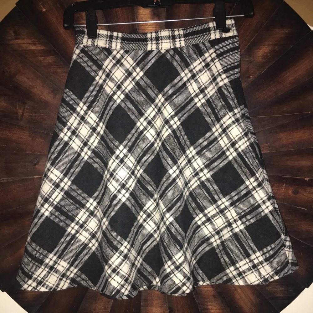 Express black & white plaid skirt